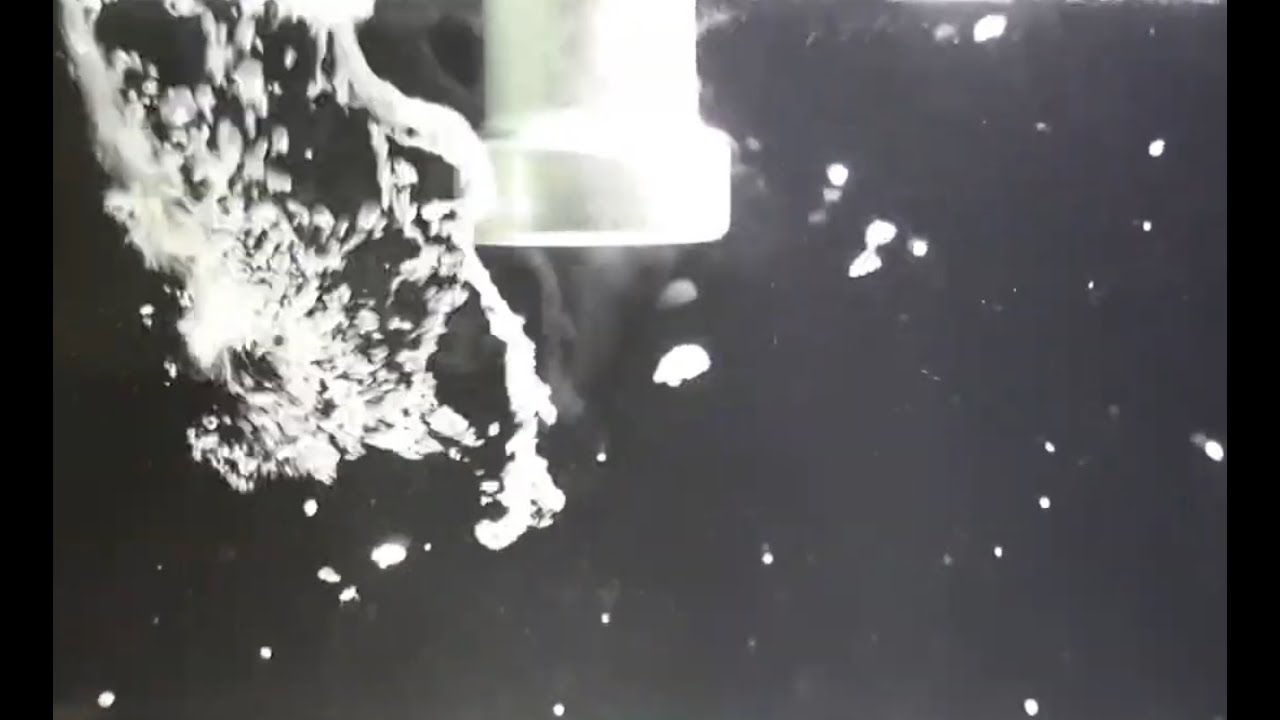超音波による水中気泡の変化の観察 - YouTube