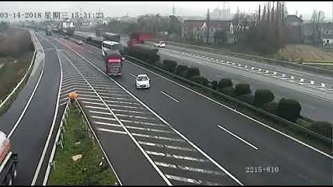 Reckless driver missed exit causes two semi trucks to crash spectacularly