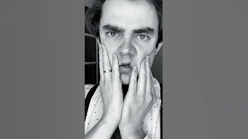 ЧИТЕРСКИЙ СПОСОБ 😳 Подставка для твоего телефона 🤘 Лайфхак, который тебе поможет 😎