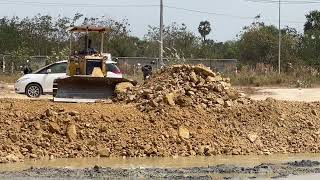 Komatsu Bulldozer Pushing Topsoil19