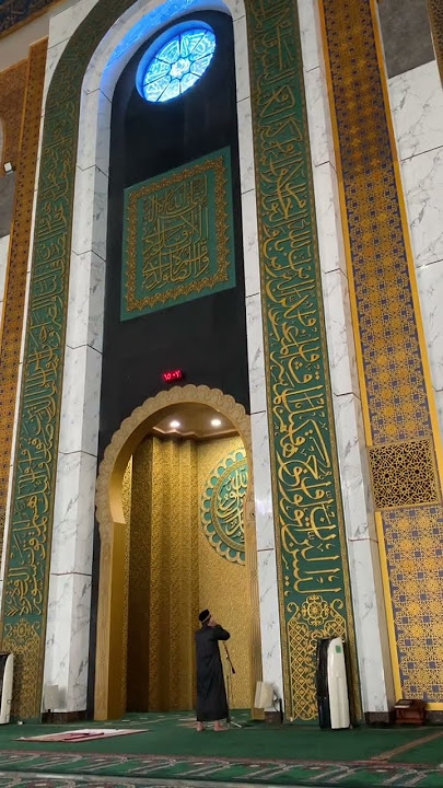 Adzan menggelegar merdu masjid agung al akbar surabaya