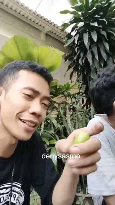 ekspresi lucu #makan #buah #asem #lucuabis #lucungakak #luculucuan #belimbing #belimbingwuluh