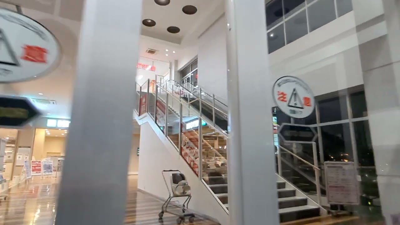 ラザウォーク甲斐双葉　連絡通路〜別棟　エレベーター