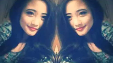 Txhob Saib Tsis Muaj Nqis by Youa Vang
