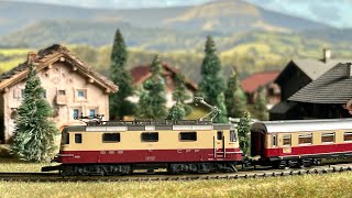 TEE 75 « Roland ». Re 4:4 II SBB CFF & TEE Passenger (DB) enlighten cars (Echelle Z scale).