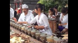 Semar Pegulingan Pagan Kelod at Klungkung Temple