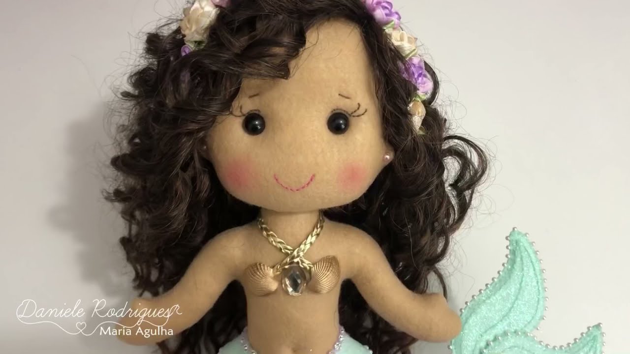 Colocando Cabelo Sintético na Boneca de Feltro