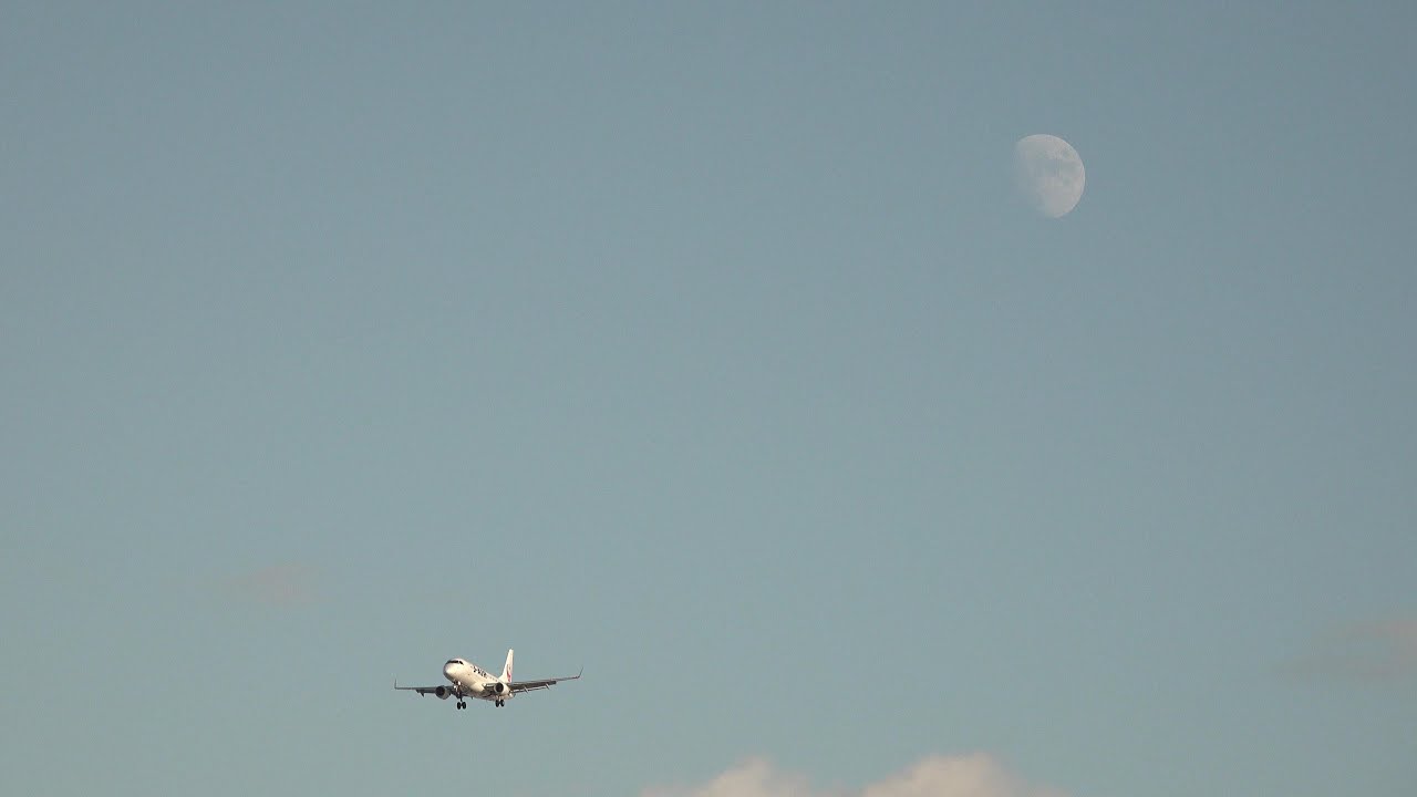 エンブラエル170 (JAL2364/大分発/JA218J) ＠ 伊丹空港 2020-09-27T16:43
