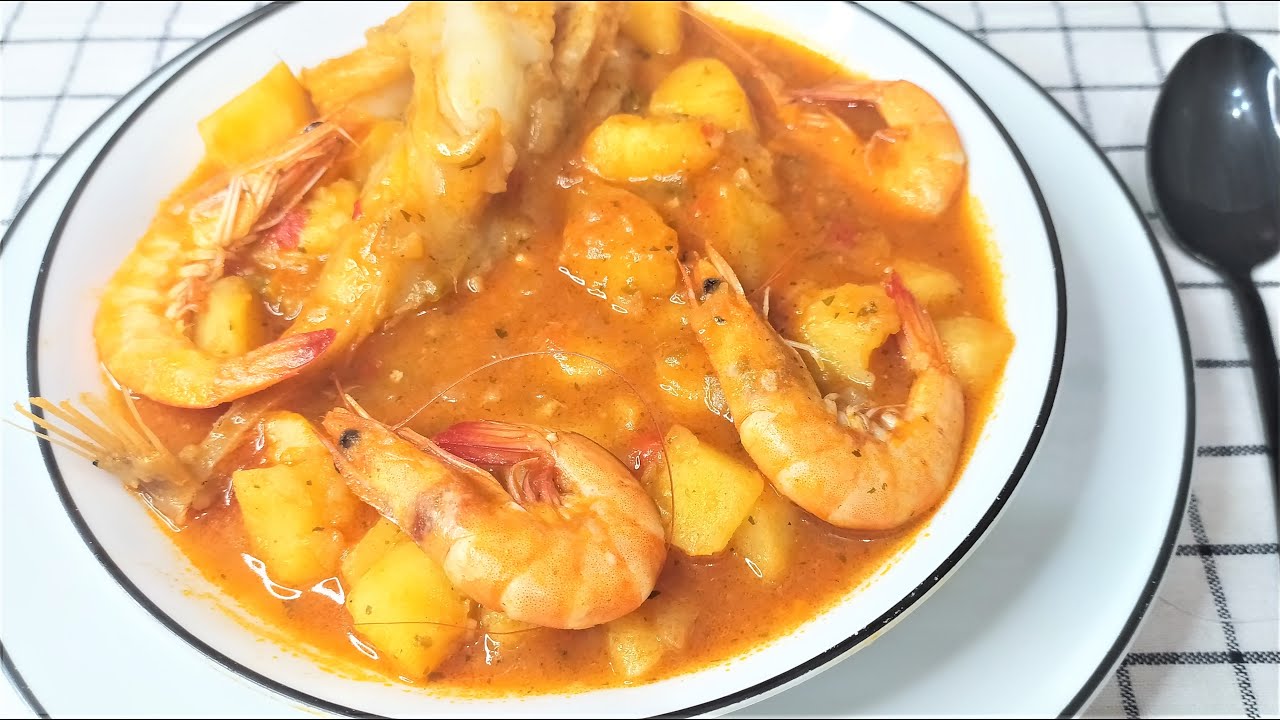 Patatas con rape y langostinos, un plato de lujo económico y exquisito