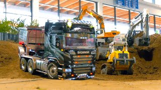 SPEZIAL SUPER LONG RC TRUCKS WORKING WITH RC EXCAVATORS - RC CONSTRUCTION MACHINES - MB AROCS