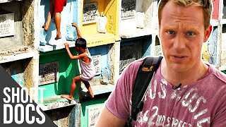 Download lagu Extreme Poverty - These People Live in a Cemetery | Free Documentary Shorts