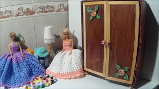 Como hacer un armario ropero para la Barbie reciclando una caja de madera