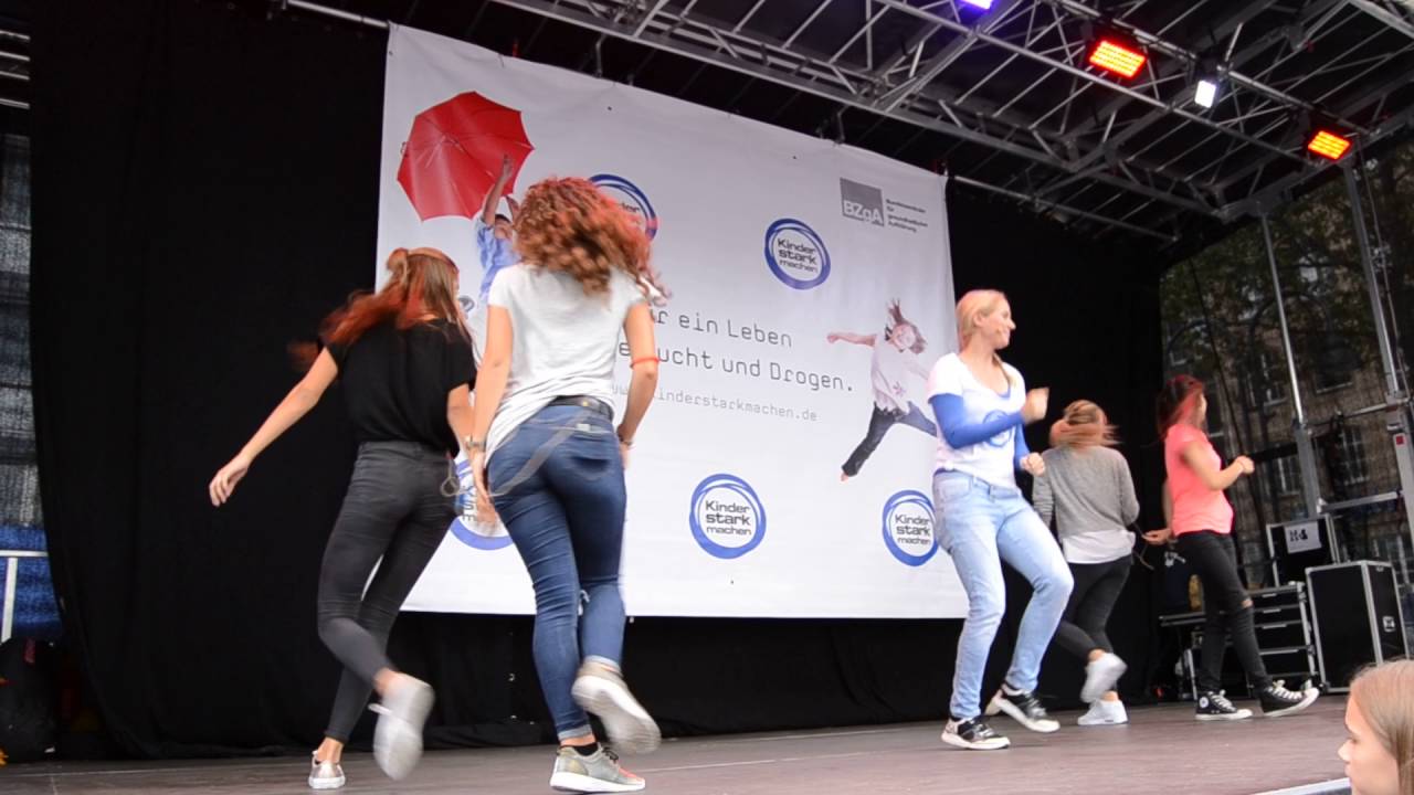 TanzalarmKids tanzen AEIOU in Köln live.