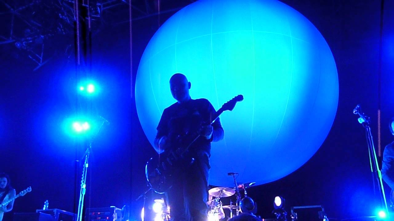 Smashing Pumpkins - Space Oddity [part] (26th July 2012 - Perth, Challenge Stadium)