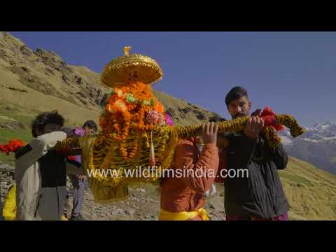 Devotees carry Baba Rudranath’s sacred palanquin from Rudranath to Gopinath Temple, Gopeshwar