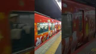 2700系 特急うずしお+南風(アンパンマン列車)6号 岡山駅6番乗り場入線