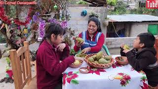 Con alegría adornamos una rama seca para nuestro arbolito navideño #navidad #feliznavidad #navidad