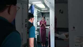 Salam perpisahan pramugari cantik