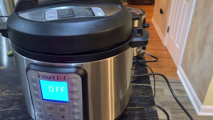 Closing the Instant Pot lid 