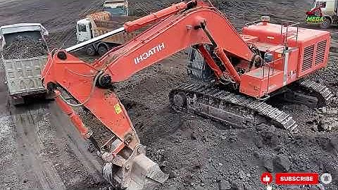 Hitachi Zaxis 670LC Excavator Loading Overburden at Busy Mining Site 🚧⛏️