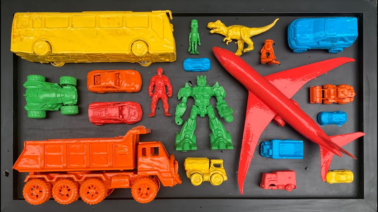 membersihkan mainan mobil truck bak, pesawat terbang, mobil bus, mobil polisi, truk box, truk tangki