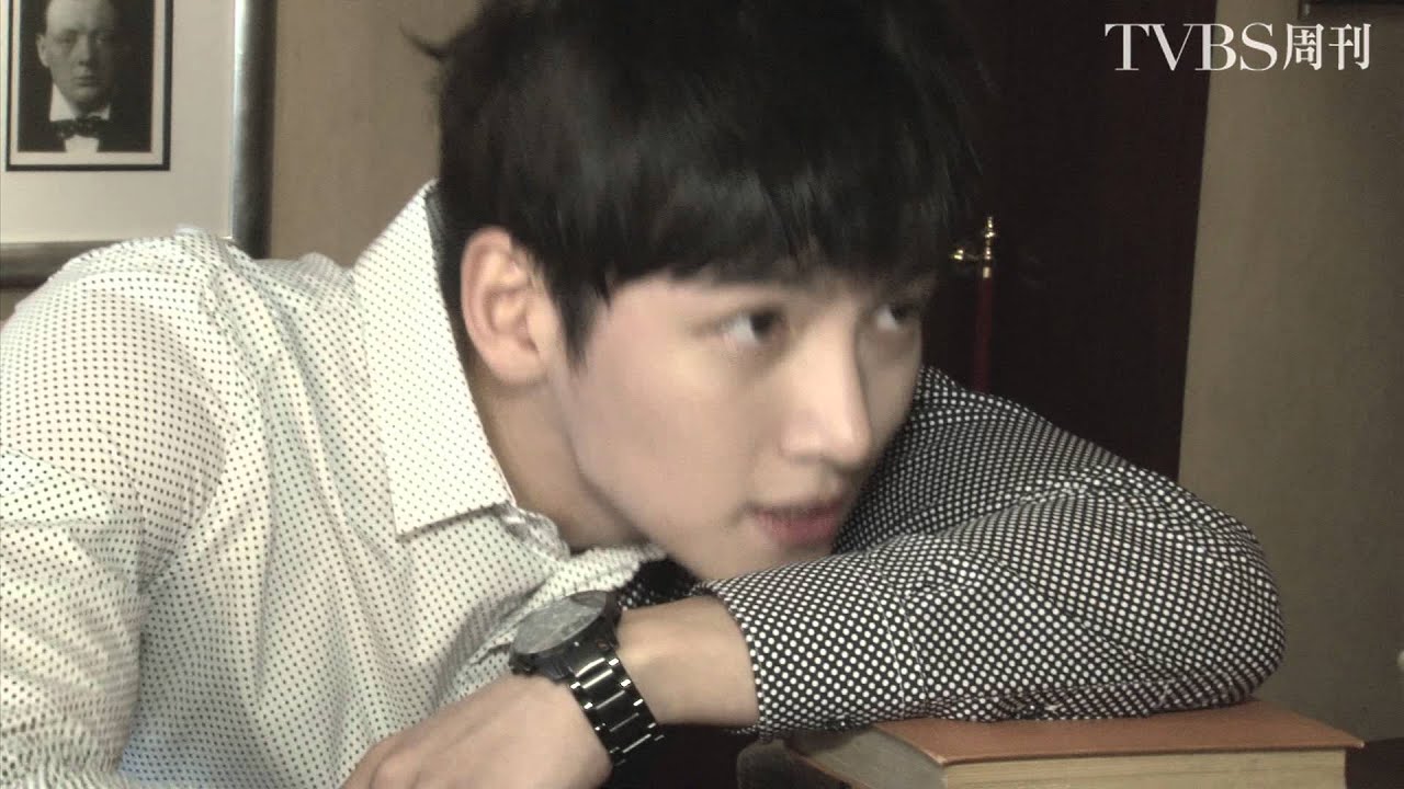 池昌旭지창욱怎麼連拿蘋果都可以這麼萌？ [TVBS周刊封面人物]