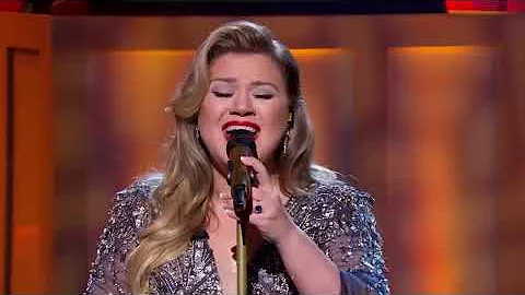 Kelly Clarkson - Merry Christmas (To The One I Use...
