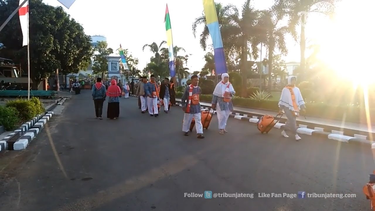 Ratusan Calon Jemaah Haji Kendal 2017 Diberangkatkan