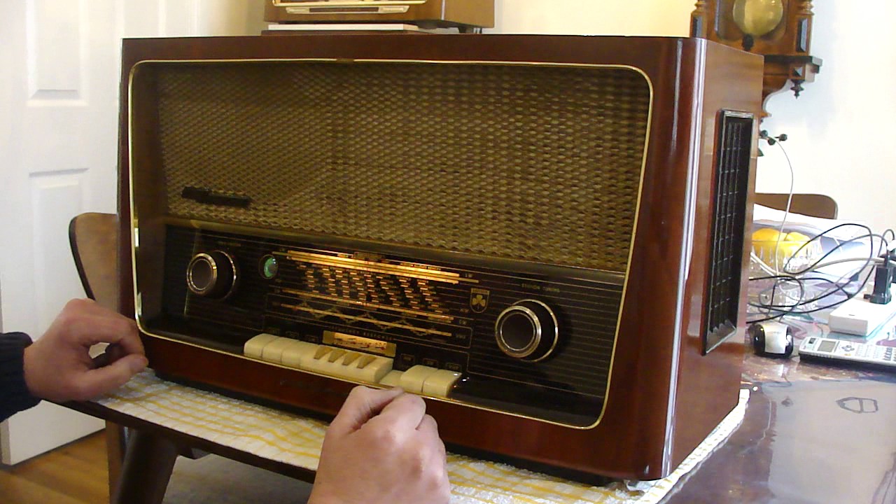 Grundig Vintage Radio www.clinicasantalucia.com.ec
