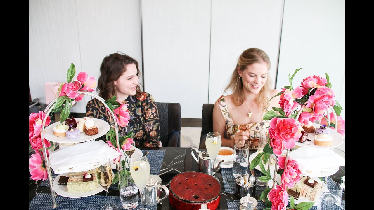 How to move like a royal - ELLE Royal Wedding Special // ELLE België