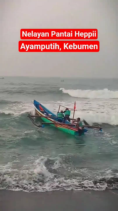 Melawan Ombak! Begini proses nelayan untuk bisa sampai ke tengah laut