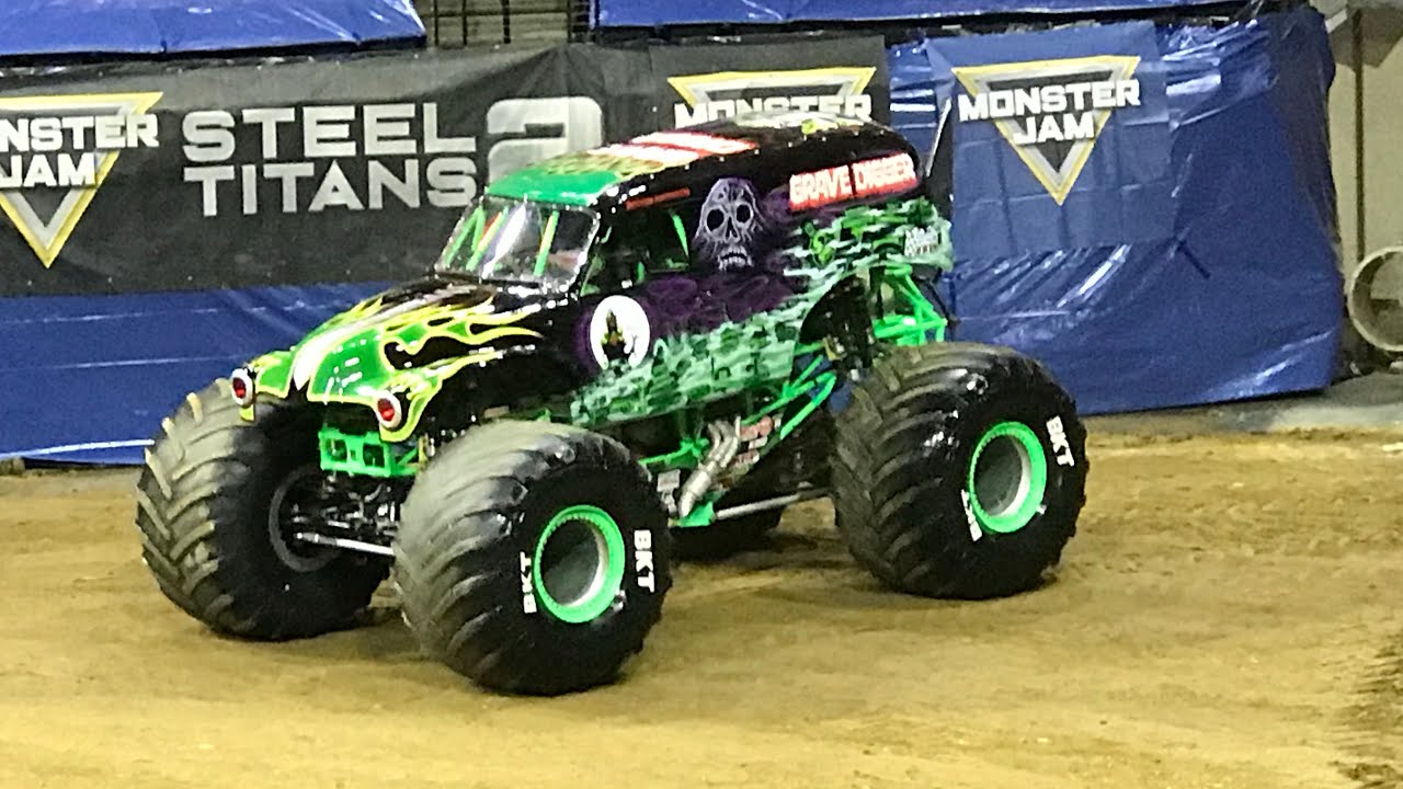 Grave digger monster truck freestyle - YouTube