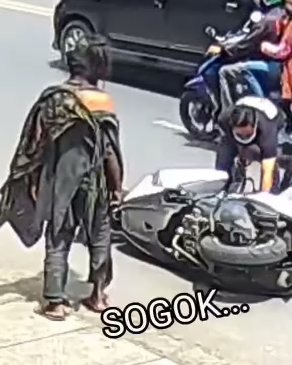 Story Wa 30detik [orang gila ditabrak]