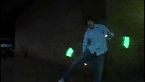 Glowsticking.com Stringing: Chris G. (stinkowicz) 05.01.06