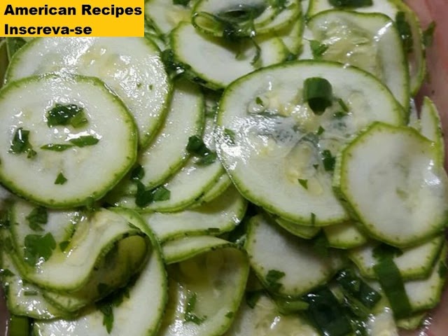 RECEITA: SALADA DE ABOBRINHA CRUA