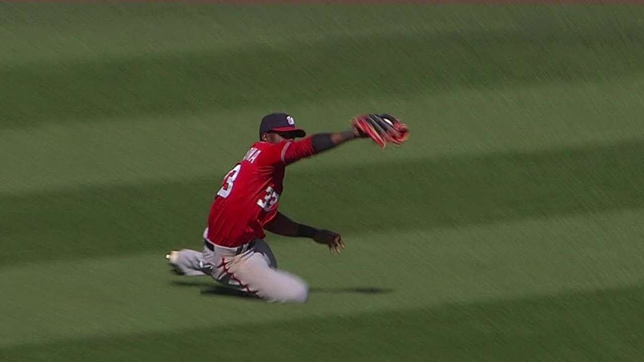 WSH@PIT: Bernadina makes a diving catch to rob Martin