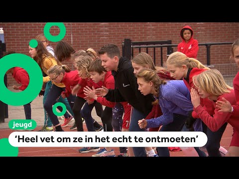 Video: Voetbalbaltaart Voor Jonge Atleten