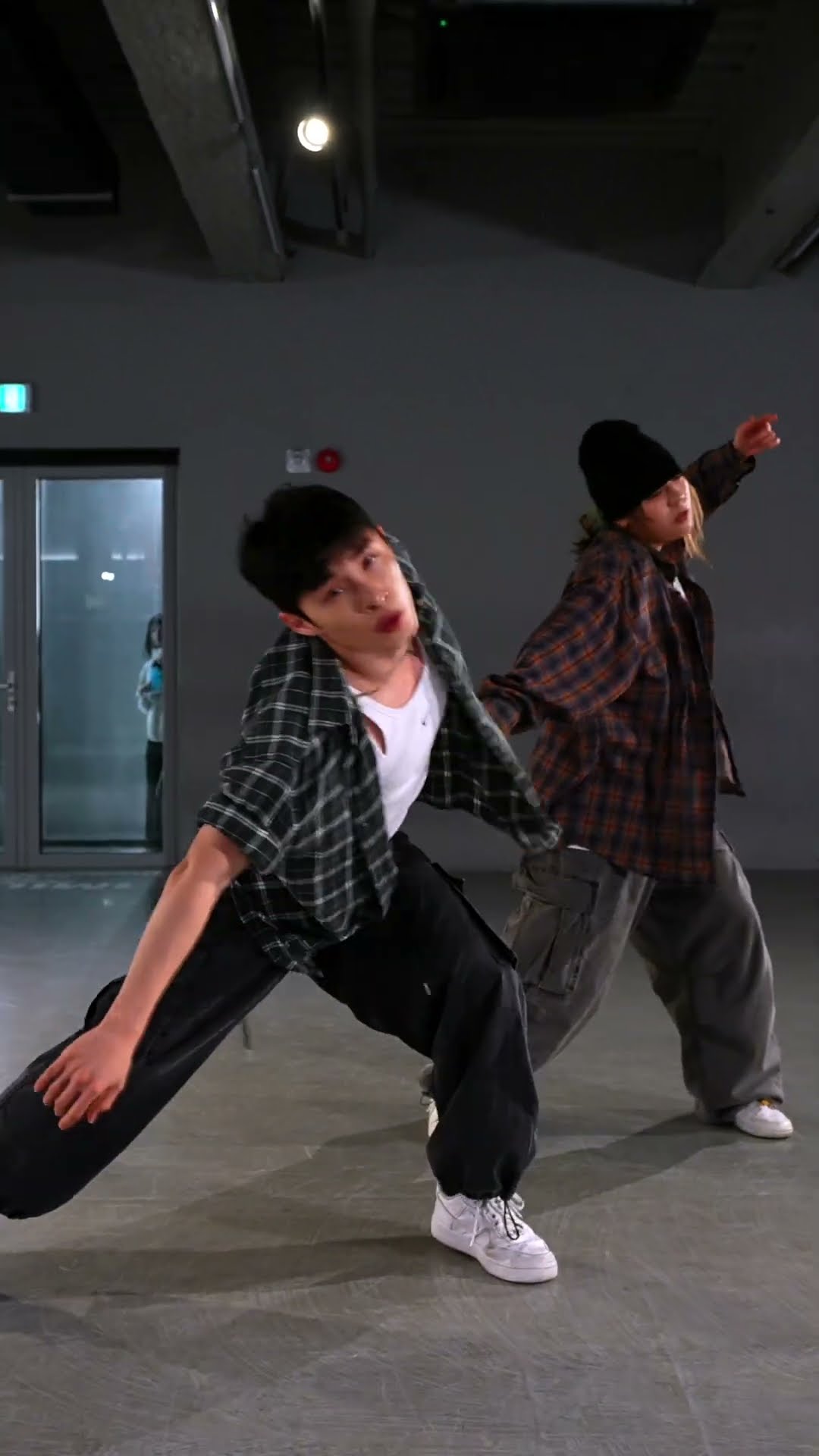this dance filled my room with tears?? #armseok #khaki #choreography