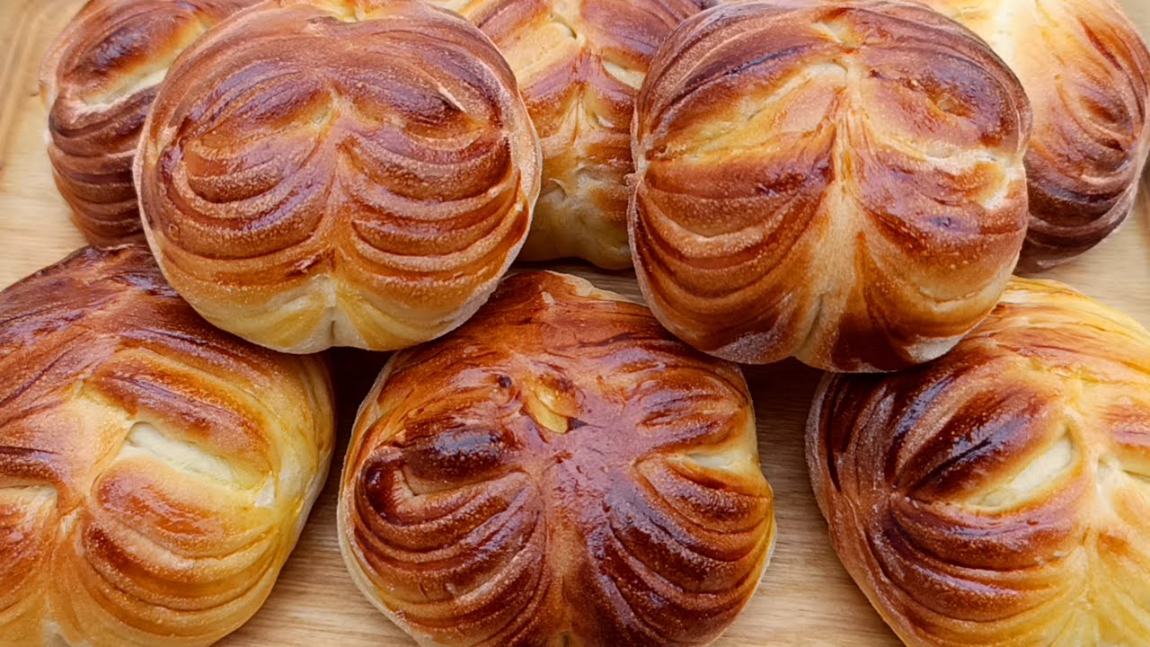 I taught my friends how to bake the easiest and softest breakfast bread ...