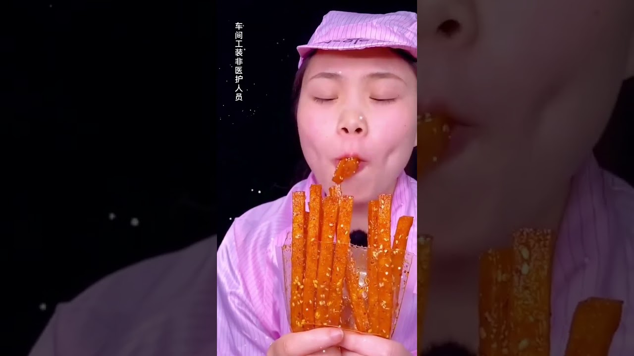 小乖乖偷吃辣条 被主管发现 利用厂长坑了主管