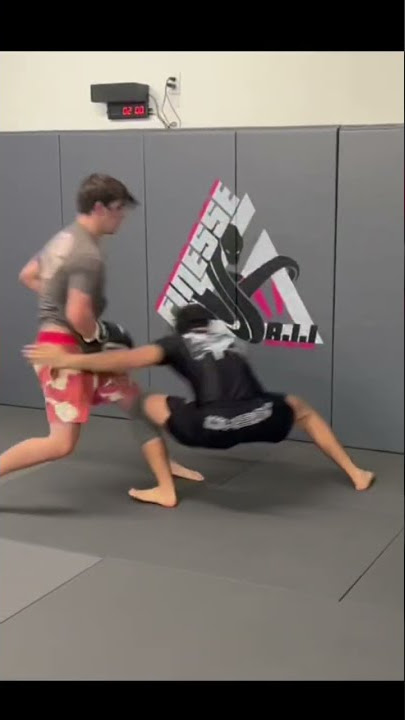 Jiujitsu Vs untrained fighter #shorts #jiujitsu #selfdefense