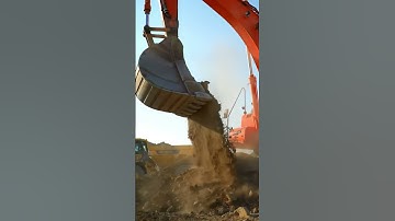 Heavyweight Champion: You Won’t Believe the Load This Excavator Handles!