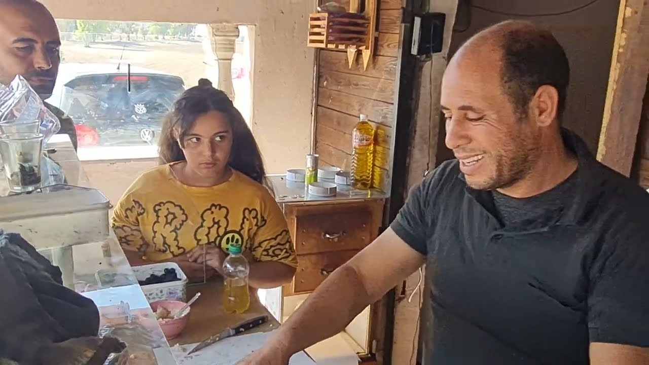 Уличная еда на дороге Айн-Джамала: Малави летом и Матбха зимой