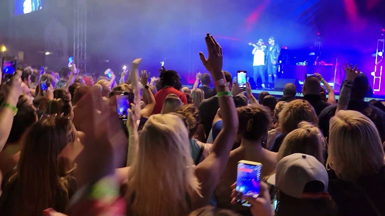 Nelly Live Set Q Casino 92721 Back Water Stage Dubuque, Iowa Nelly YouTube