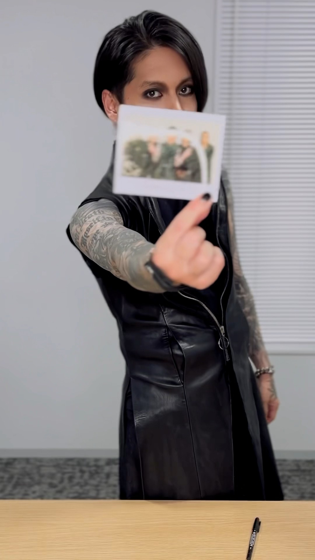 lynch.のメンバーにサイン書いてもらった #lynch - YouTube
