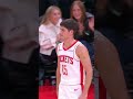 Reed with a tough floater to close the 3rd! 👏 #rockets