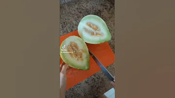 Пробуем пятнистую дыню из Магнита!!! Стоит ли покупать такую дыню! Смотрите в видео!