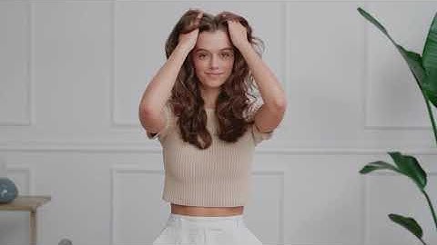 Celeb. stylist Laura Polko demonstrates the features of Conair Curl Secret Auto-Curler.