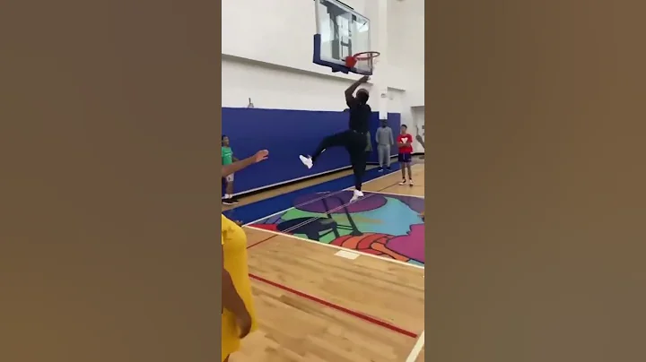 Zion Williamson DID NOT hold back 😅 - 天天要闻