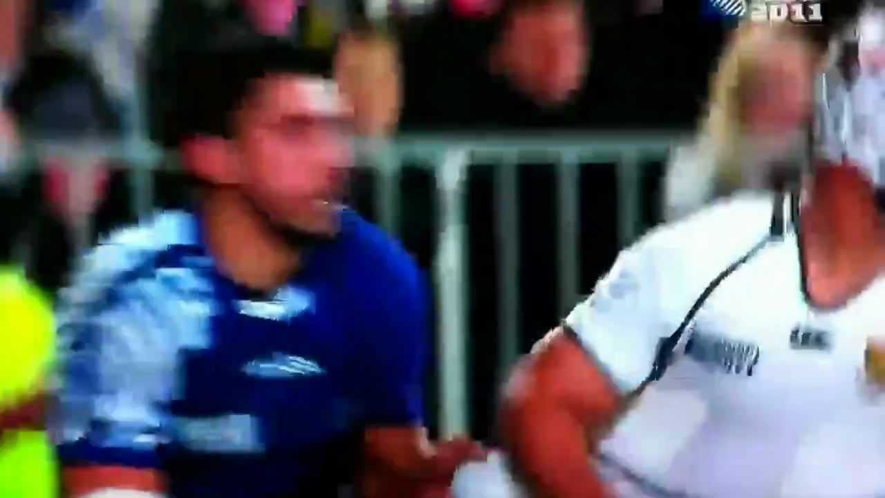 Paul Williams Strikes Heinrich Brussow